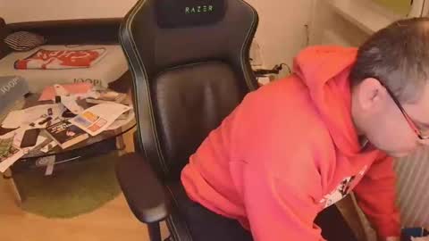 latexboy893 online show from December 4, 5:12 pm