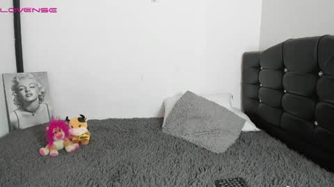 Luna  online show from March 25, 2:46 pm