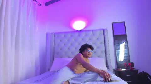 latinodark online show from February 11, 3:10 am