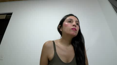 laura  online show from August 4, 11:23 pm
