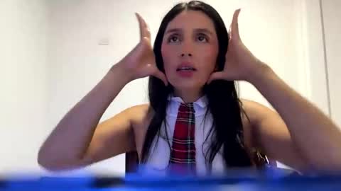 laura  online show from May 17, 4:00 am