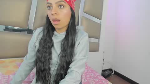 laura__js_ online show from February 21, 9:32 pm