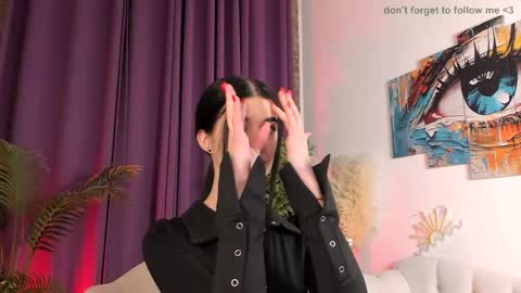 Laura online show from May 3, 8:48 pm
