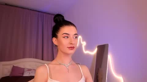 Laura online show from July 7, 8:13 pm