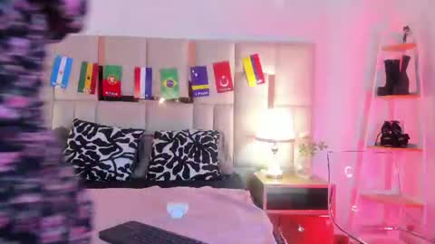 laura_dicardy online show from July 2, 11:26 am