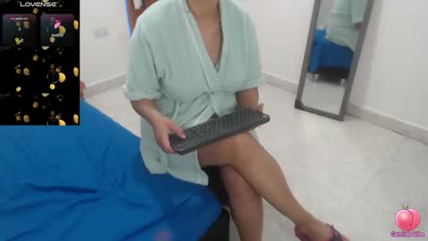 laura_foxx2379 online show from January 12, 3:08 pm