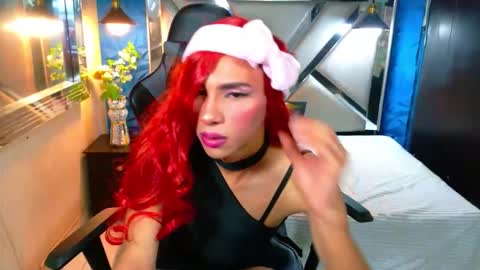 Laura Goldenn online show from March 9, 9:30 pm