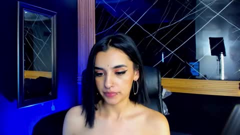 Laura online show from December 11, 7:25 pm