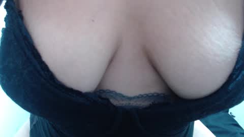  Laura  online show from February 10, 9:51 pm