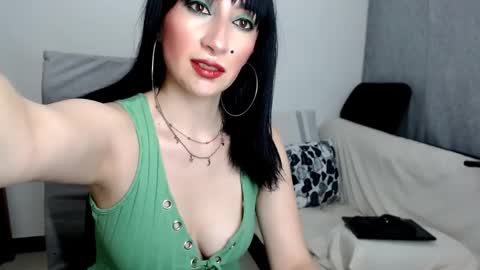 Laura online show from March 31, 12:11 am