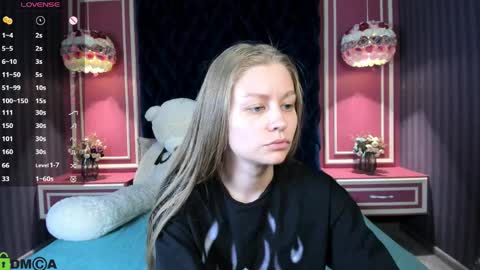 Laura online show from April 10, 3:06 pm