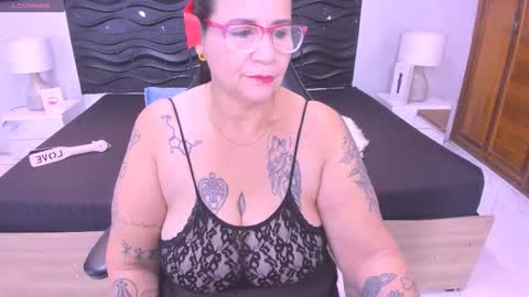 Laura online show from November 22, 11:30 am