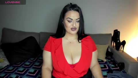 Snapshot of laura_sinner chatting on September 23, 5:07 pm Laura online show from September 23, 5:07 pm