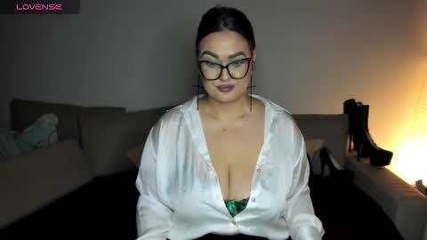 Snapshot of laura_sinner chatting on September 28, 5:33 pm Laura online show from September 28, 5:33 pm