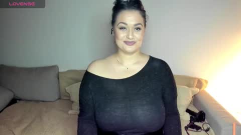 Snapshot of laura_sinner chatting on October 21, 9:18 pm Laura online show from October 21, 9:18 pm
