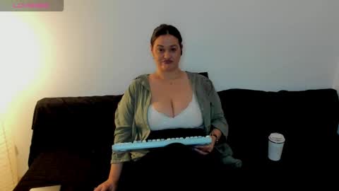 Laura online show from February 17, 8:52 pm