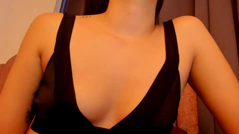 LAURA SOE online show from April 10, 11:20 pm