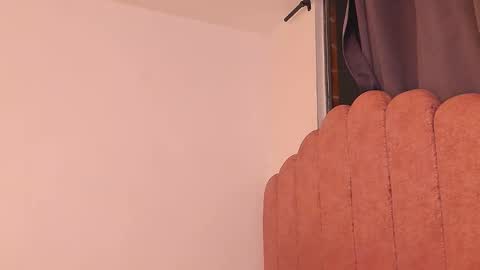 LAURA SOE online show from March 18, 1:55 am