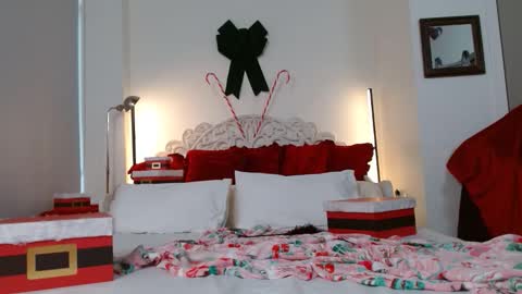 Laura Bentley online show from December 22, 8:04 pm