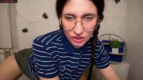 Laura online show from March 15, 12:19 pm