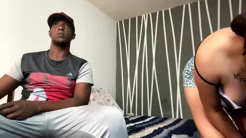 laura online show from April 19, 9:39 pm