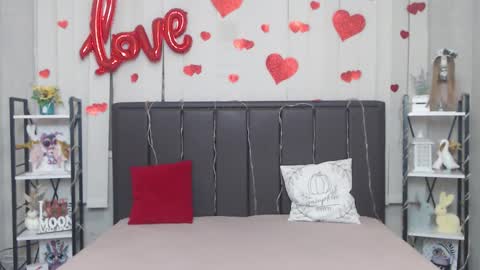 LauraHlot online show from February 4, 8:24 pm