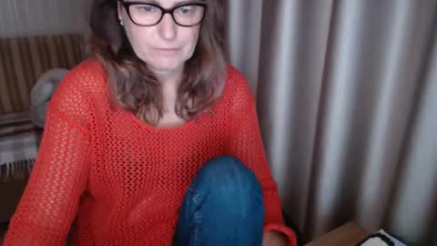 Lauraoven1 online show from November 6, 7:55 am