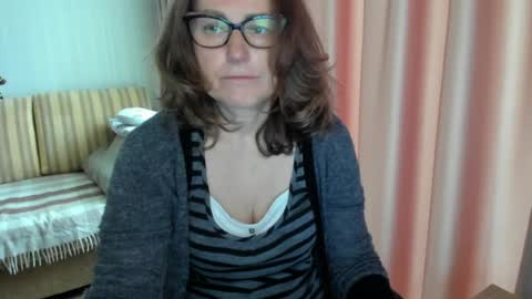 Lauraoven1 online show from May 12, 7:50 am