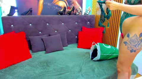 Laura online show from May 8, 7:41 pm