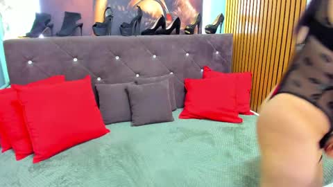 Laura online show from March 6, 8:30 pm