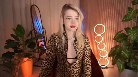  Laura  online show from November 27, 6:43 am