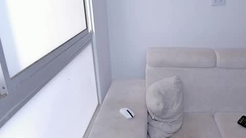 Snapshot of laureent__ chatting on February 25, 8:42 pm Laureent online show from February 25, 8:42 pm