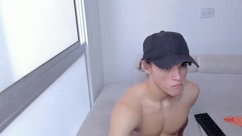 Snapshot of laureent__ chatting on February 24, 6:26 pm Laureent online show from February 24, 6:26 pm