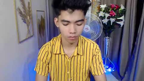 laurence_cuttieguyhere online show from March 24, 7:42 pm