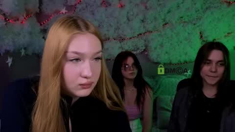 Laure online show from March 8, 8:35 pm