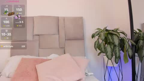 laurenn_smitth online show from October 11, 3:59 pm