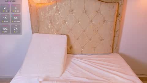 laurenn_smitth online show from April 21, 12:45 pm