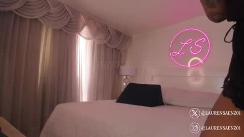 Lauren Saenz online show from March 11, 3:12 pm