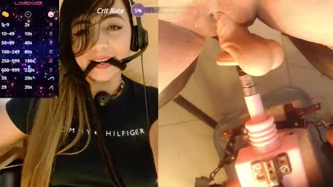 lauriss_ online show from February 28, 8:18 pm