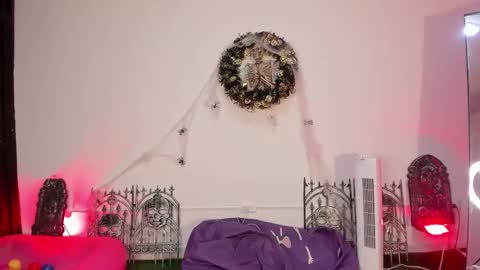  LaurynJeffers  online show from October 4, 5:49 am