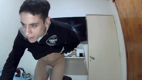Snapshot of lauti_twink chatting on December 3, 7:05 am Lautaro online show from December 3, 7:05 am