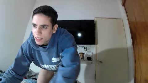 Snapshot of lauti_twink chatting on October 6, 7:37 am Lautaro online show from October 6, 7:37 am