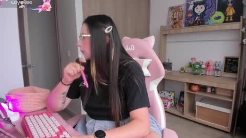          online show from April 14, 7:06 pm