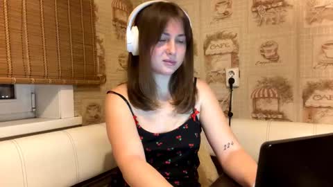 Emily online show from November 27, 4:03 pm