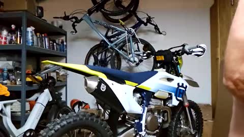 lawnboy62 online show from October 26, 3:51 am