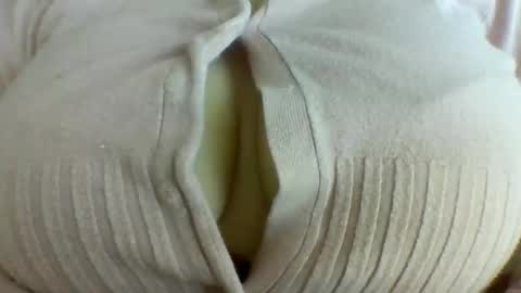 layannalea online show from April 25, 9:34 pm