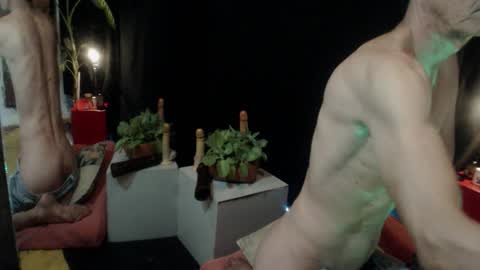 Snapshot of laye19 chatting on October 4, 5:16 am Laye19 online show from October 4, 5:16 am