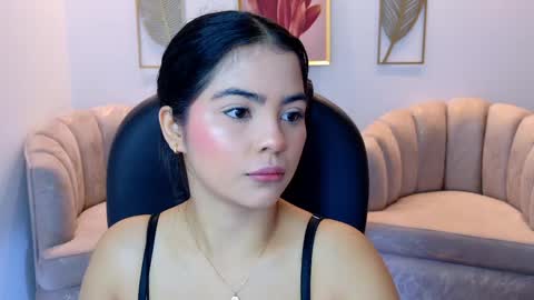 Layla Breezee online show from May 19, 11:39 am