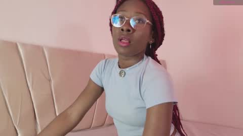 layla online show from February 27, 12:20 pm