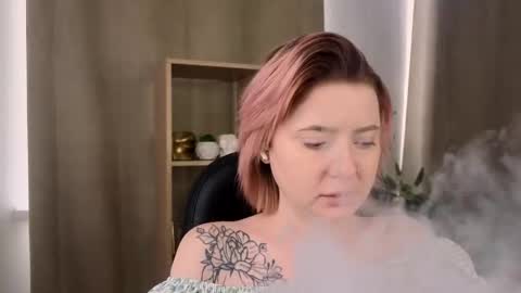 Layla online show from November 28, 7:37 am